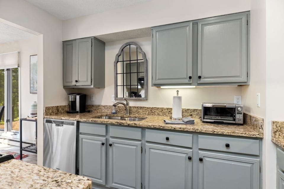 Dishwasher, Keurig & Drip Coffee, Air Fryer