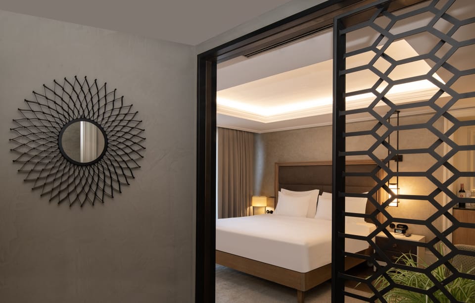 Premium bedding, minibar, in-room safe, desk