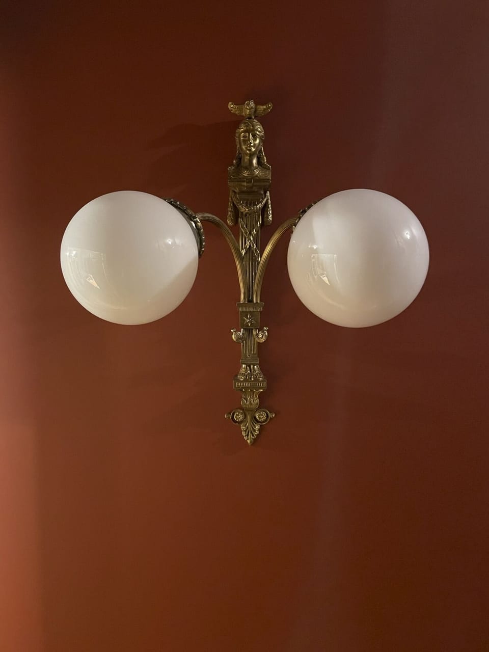 Lighting detail: Belle Epoque wall light 