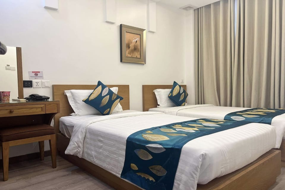 Deluxe Twin Room | Minibar, desk, soundproofing, free WiFi