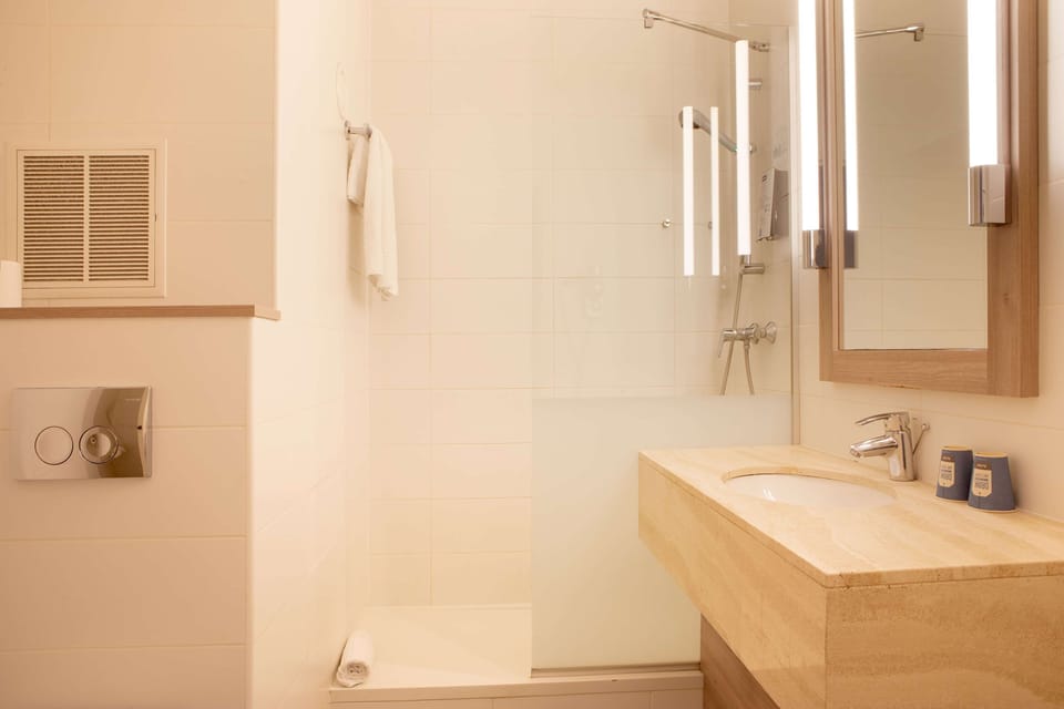 Combined shower/tub, eco-friendly toiletries, hair dryer, towels