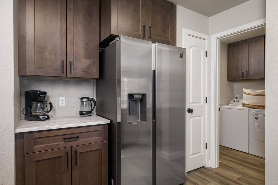 Nice kitchen with full size washer/dryer