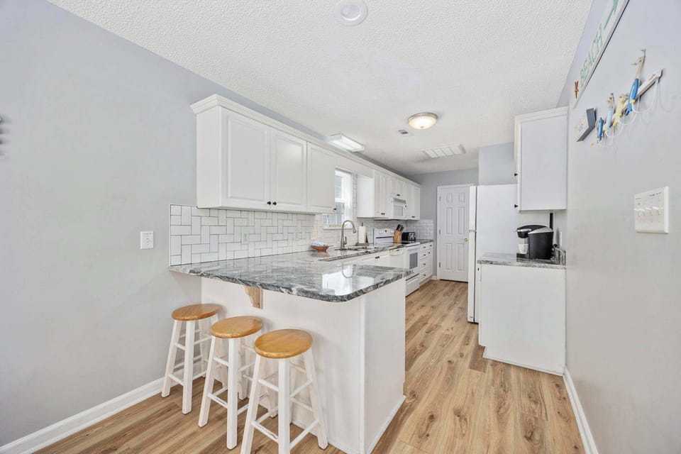 Spacious and fully-equipped kitchen to whip up all your seaside meals!