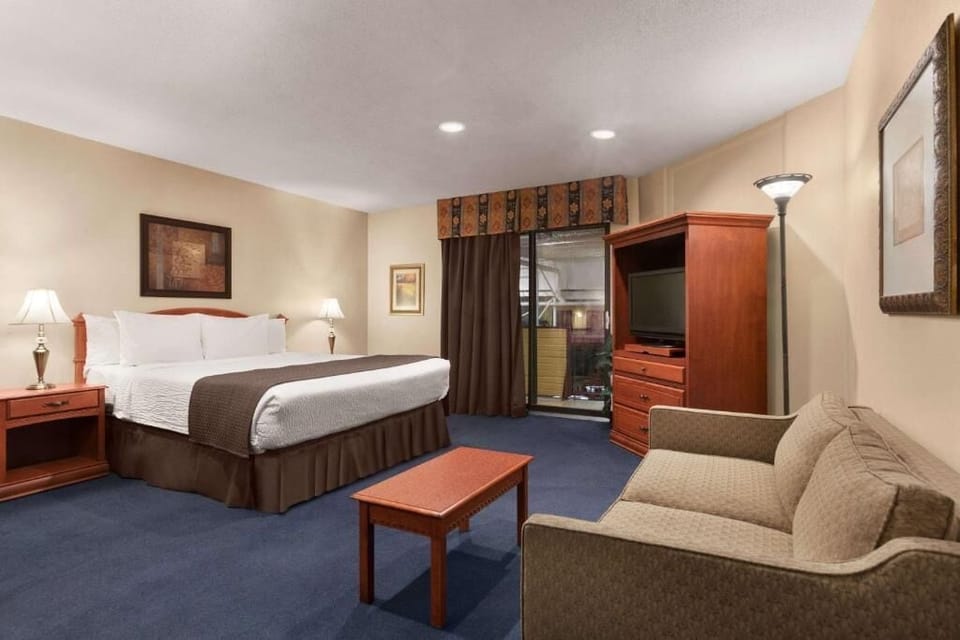 Superior Room | Blackout drapes, iron/ironing board, free WiFi, bed sheets