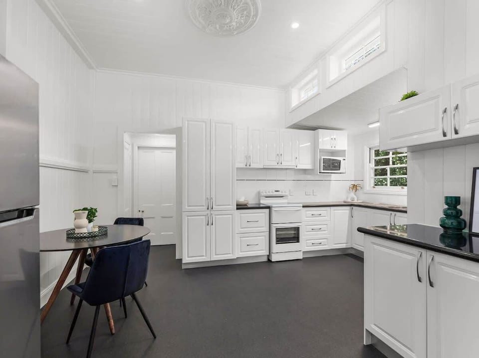 Loui, Elegant kitchen