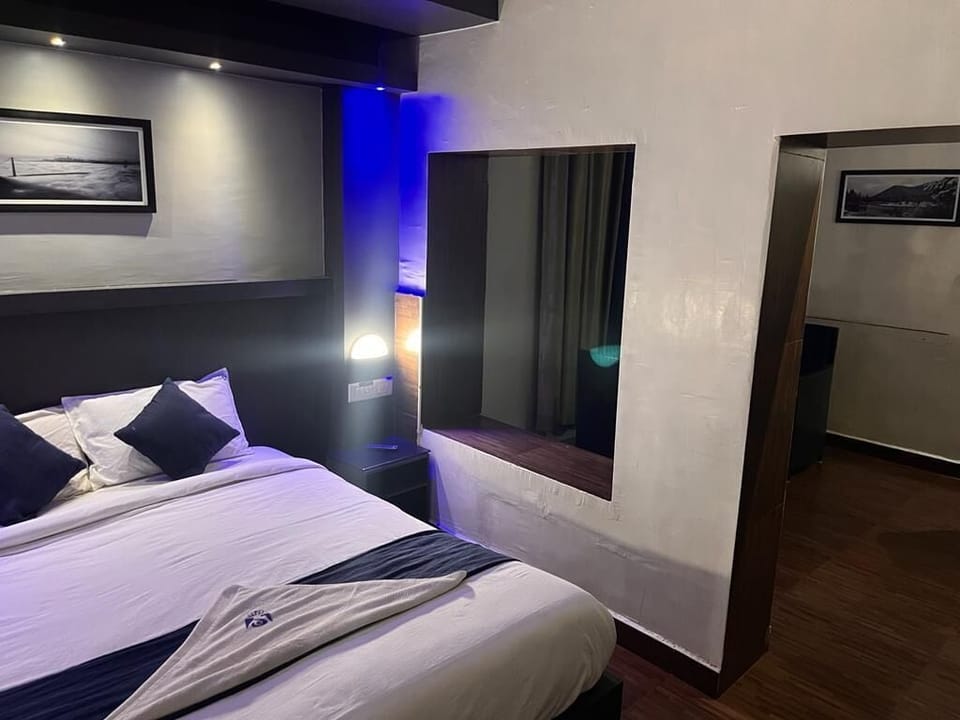 Egyptian cotton sheets, premium bedding, free WiFi