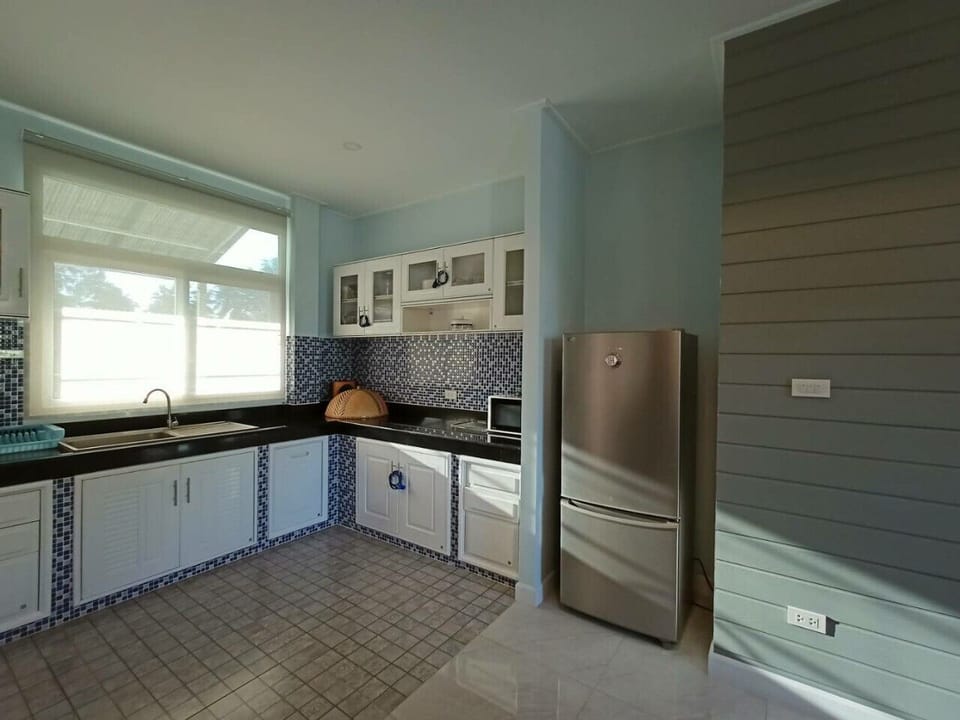 Full kitchen 