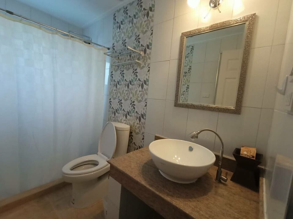 Private bathroom 2
