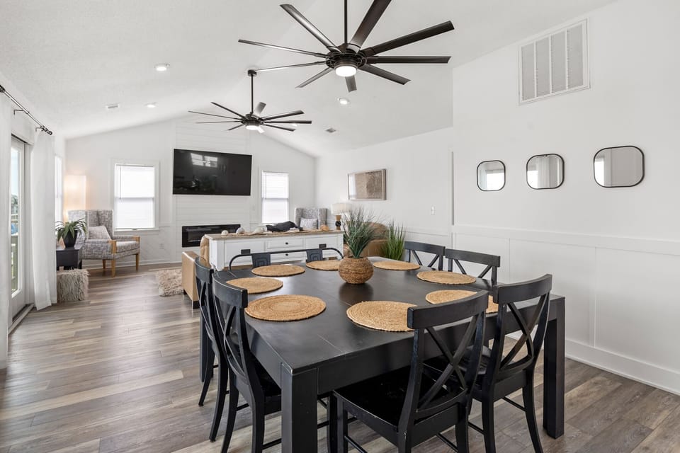 SS78: Banx Sea | Top Level Dining Area