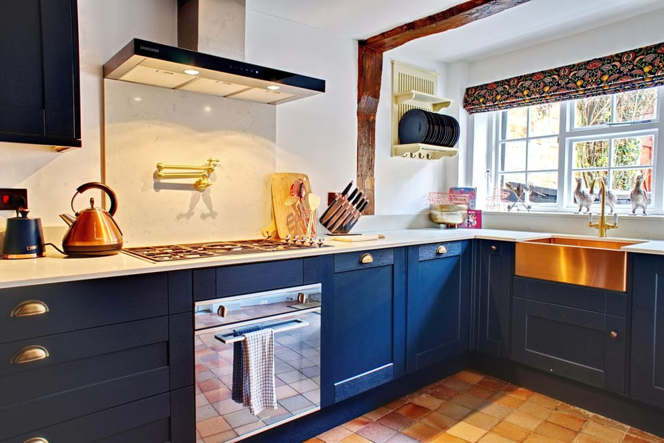 House | Private kitchen | Fridge, microwave, oven, stovetop