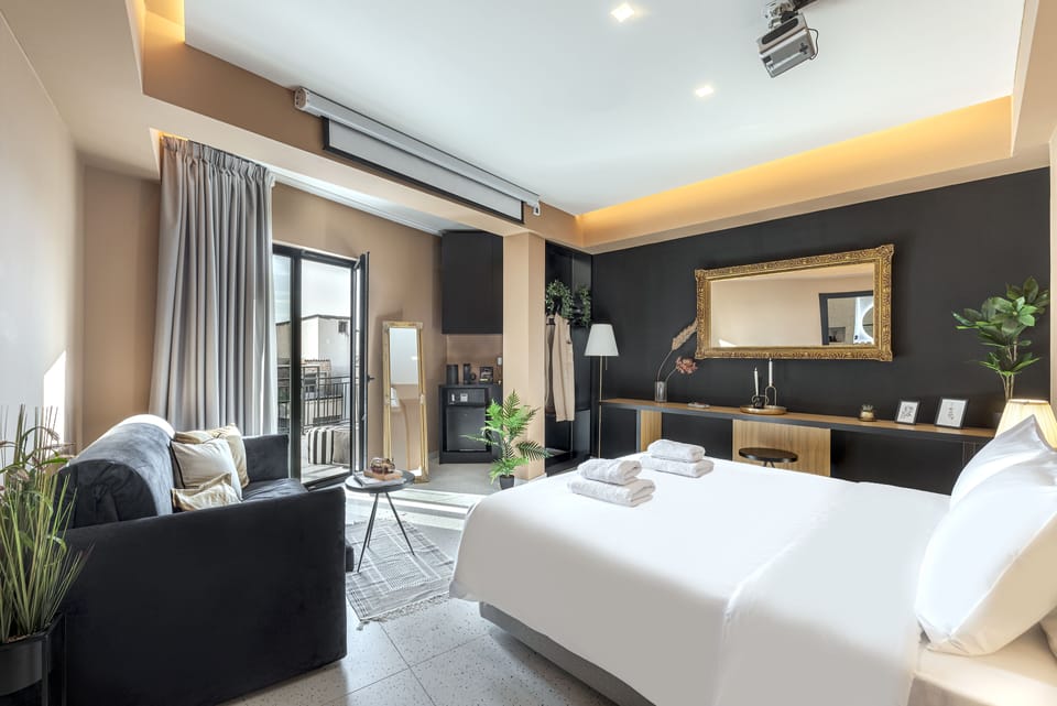 Suite | Hypo-allergenic bedding, in-room safe, blackout drapes
