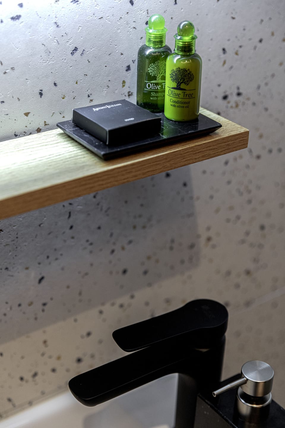 Classic Room | Bathroom | Shower, rainfall showerhead, hair dryer, slippers
