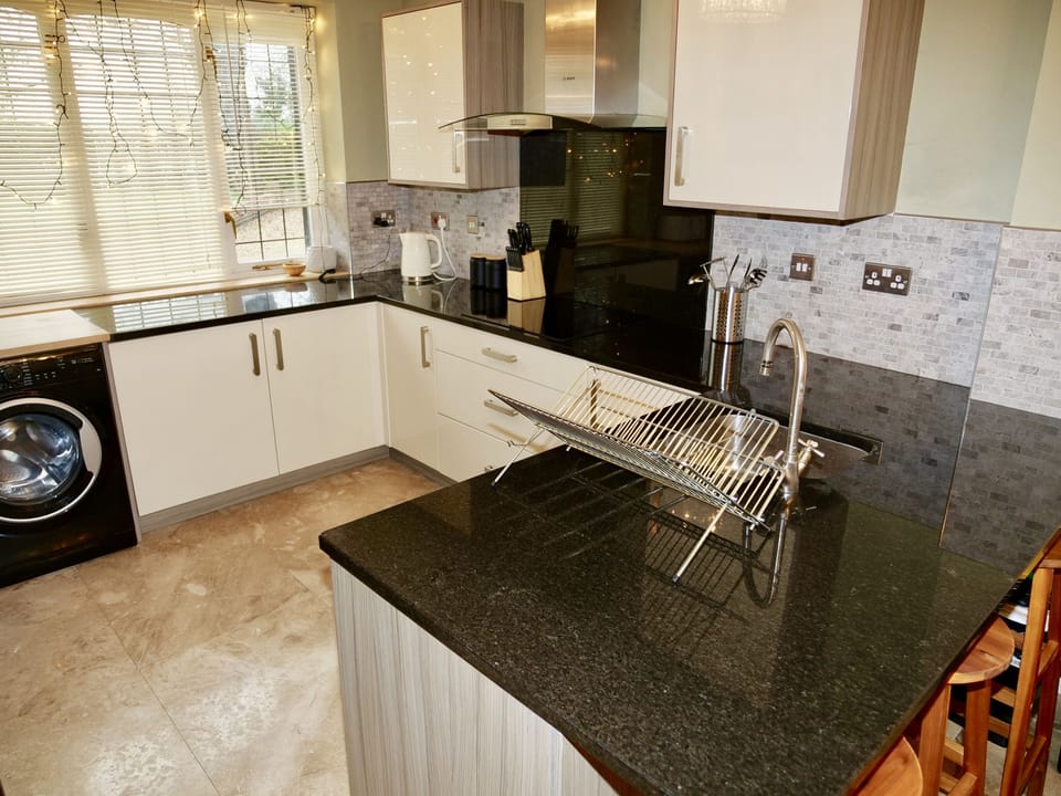 House | Private kitchen | Fridge, microwave, oven, stovetop