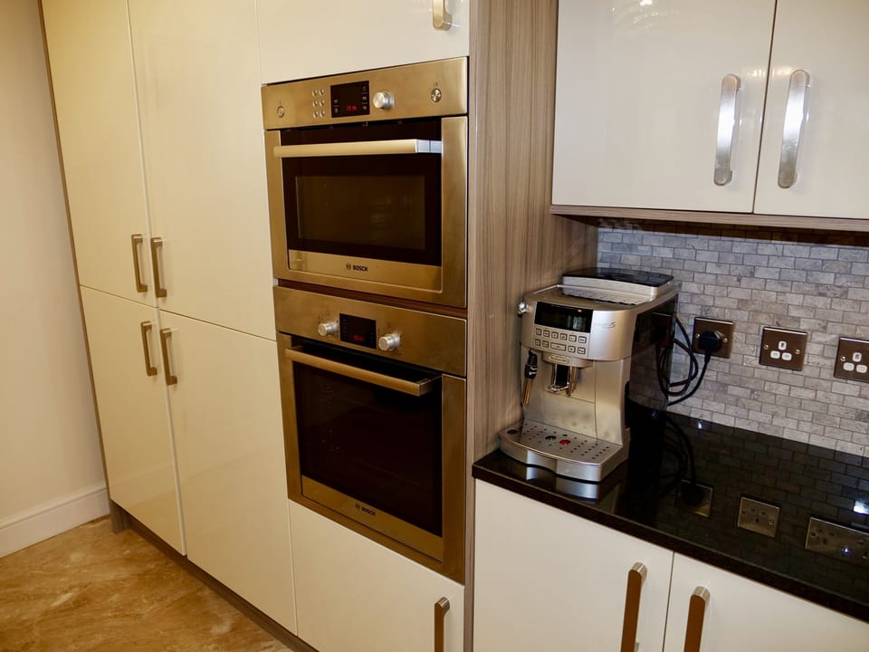 House | Private kitchen | Fridge, microwave, oven, stovetop