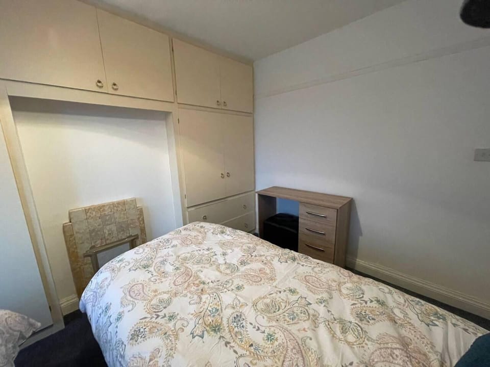 House | 3 bedrooms, iron/ironing board, free WiFi, bed sheets