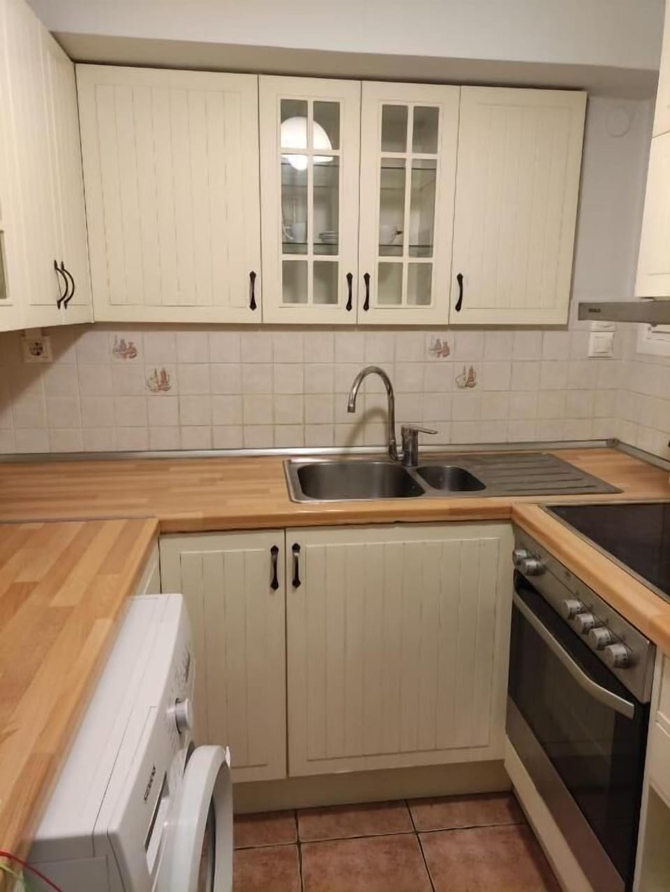 Apartment | Private kitchen | Fridge, oven, cookware/dishes/utensils