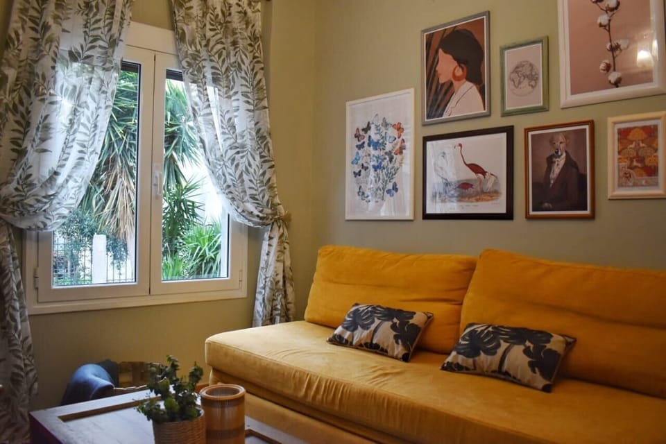 Apartment | Living area | Flat-screen TV