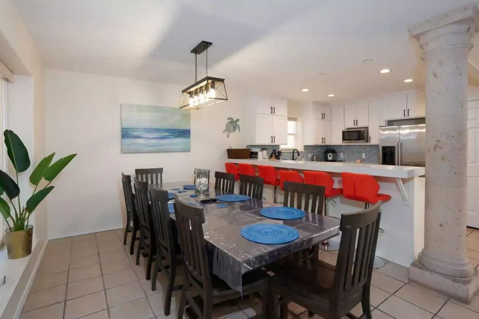 Spacious dining table & breakfast bar—gather the whole group for island meals