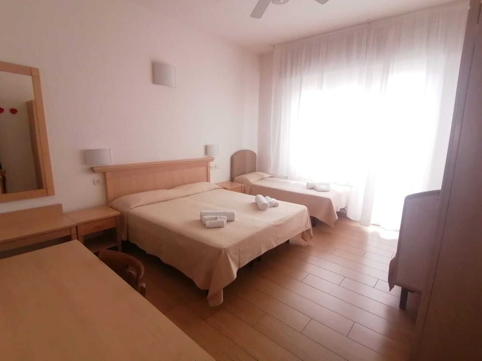 Basic Triple Room | In-room safe, free WiFi, bed sheets