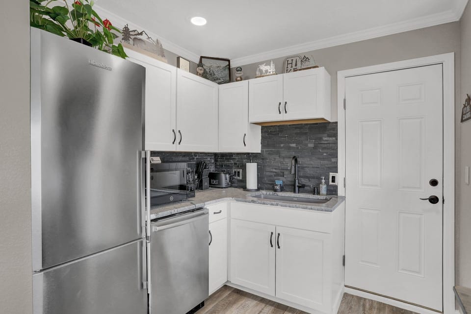 Kitchen has everything you need