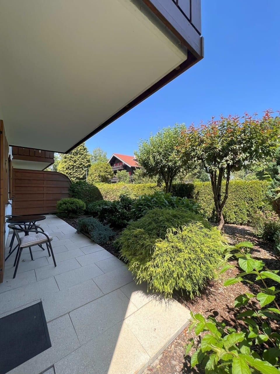 Die zweite Terasse mit eigenem Garten..