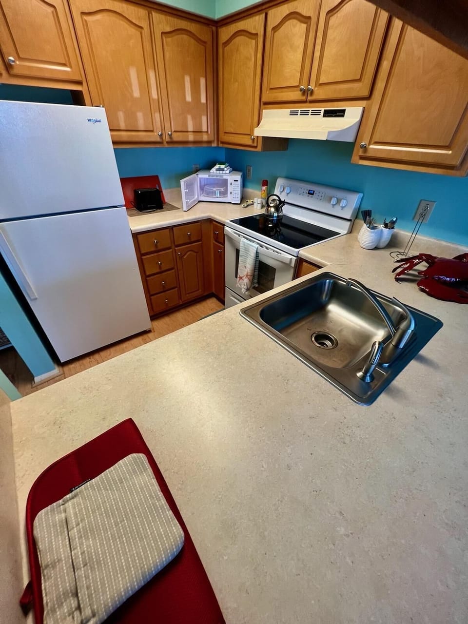 Fully equipped kitchen with all cooking necessities. 