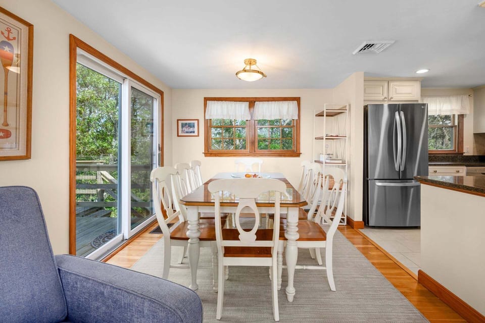 Dining area with seating for 8