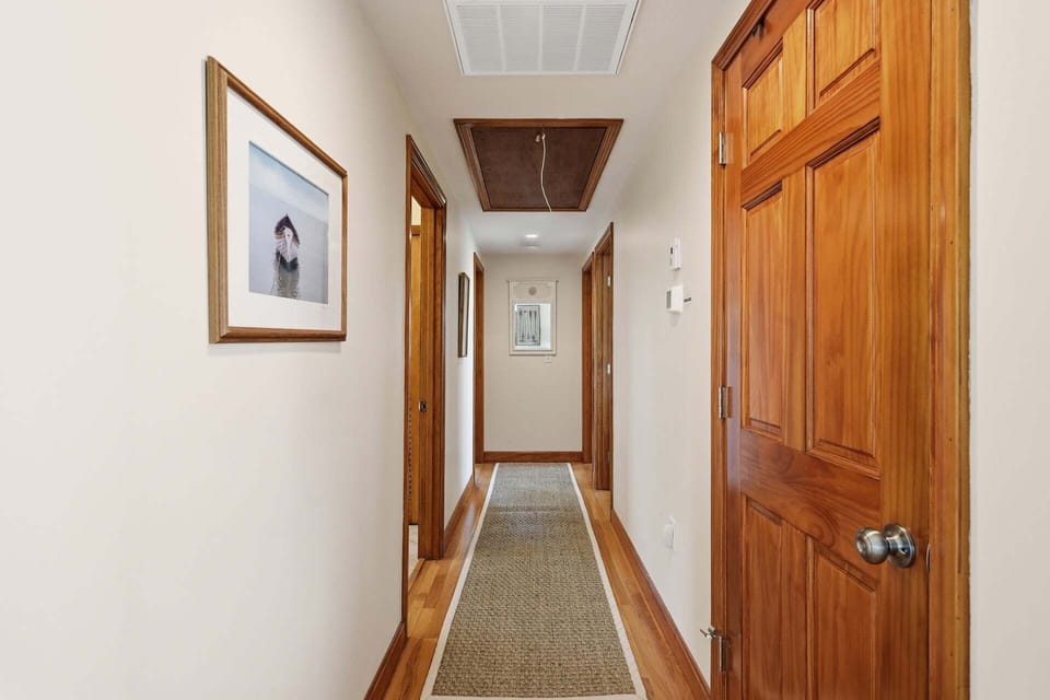 Hallway to 3 upstairs bedrooms