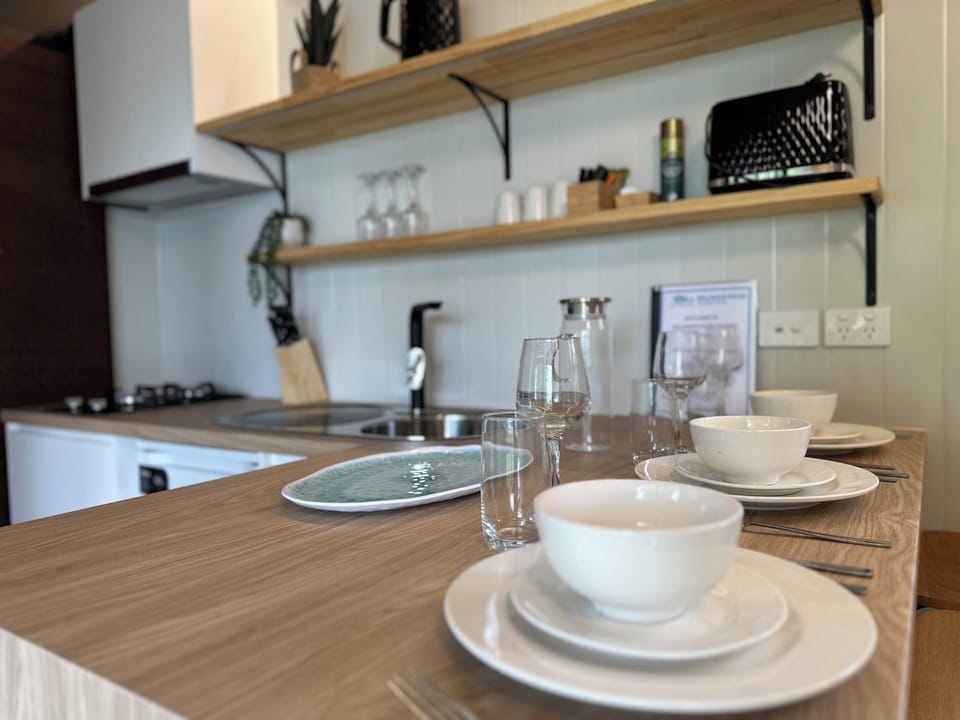 Deluxe Studio | Dining room