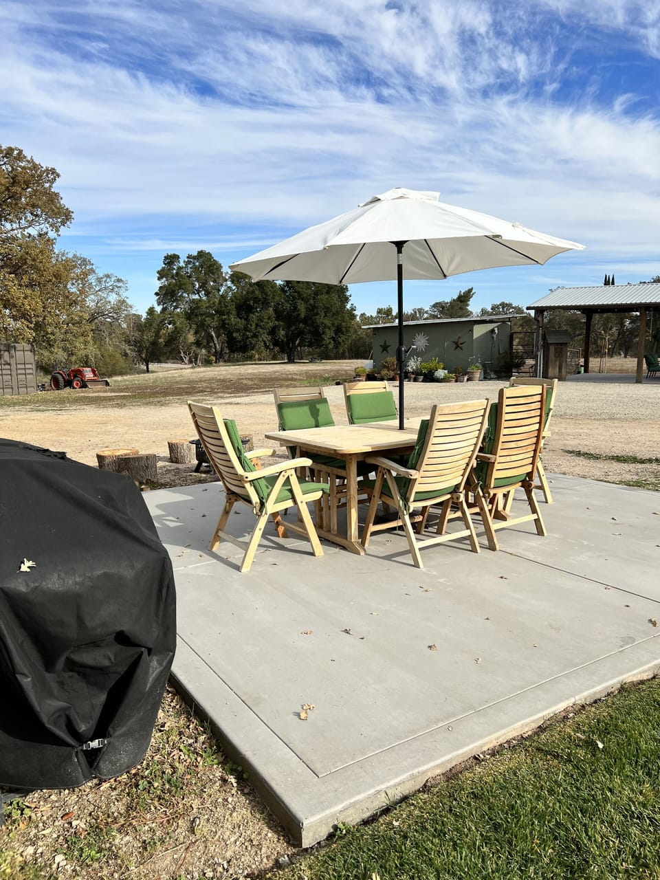 Outdoor bbq area.