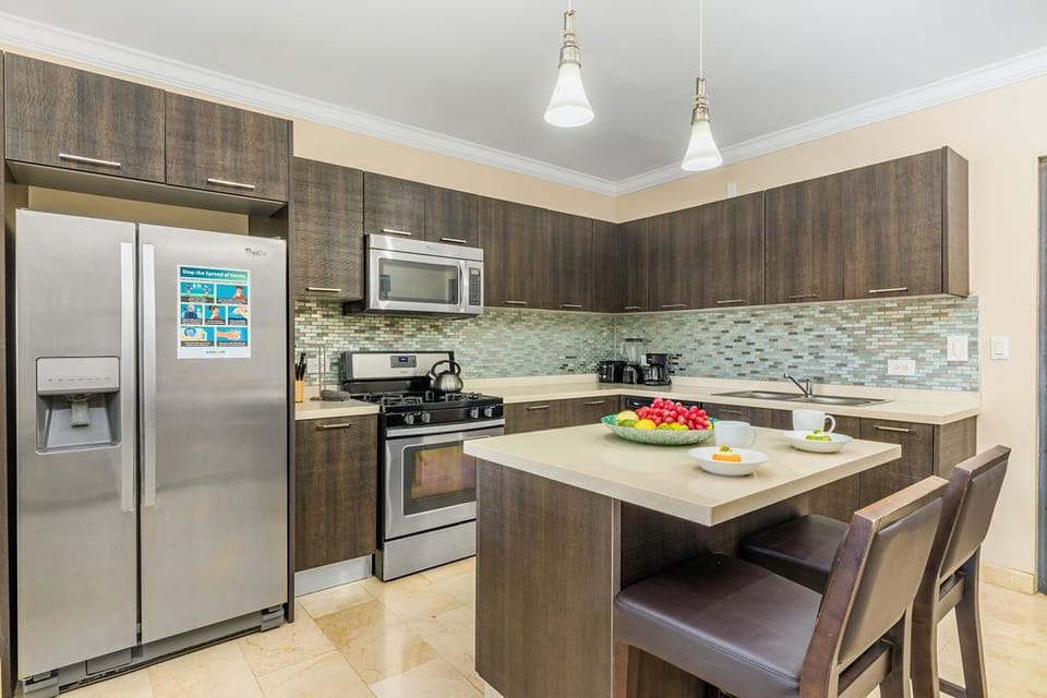 Fully equipped kitchen.