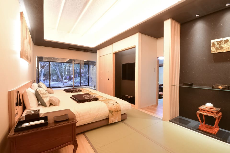 Premium Suite Room (Spring Evening) Non-smoking | Hypo-allergenic bedding available, in-room safe, WiFi (free)