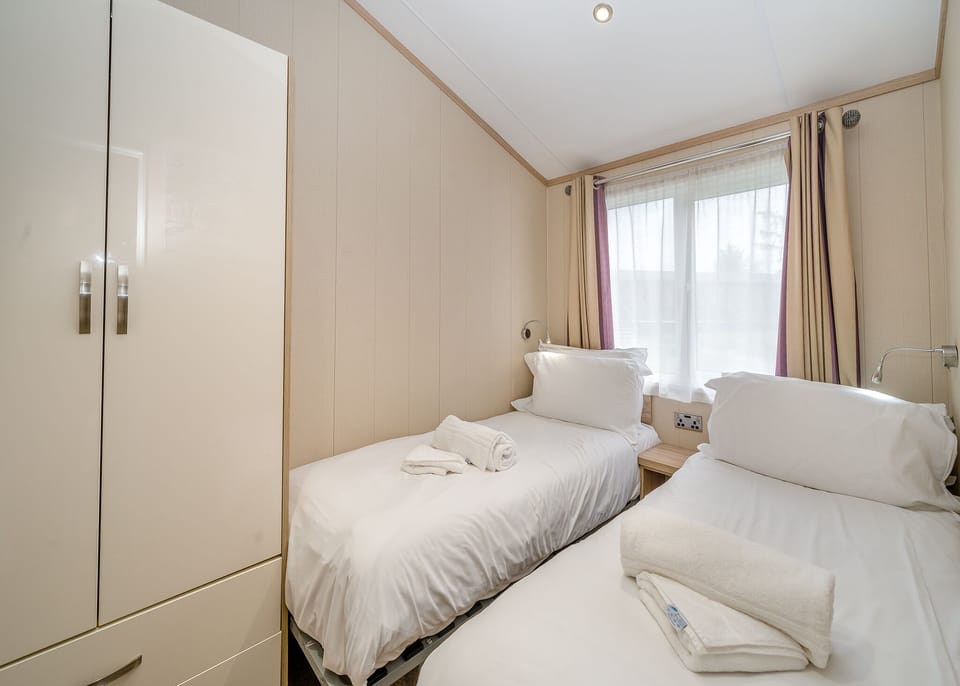 Bedroom, Bed