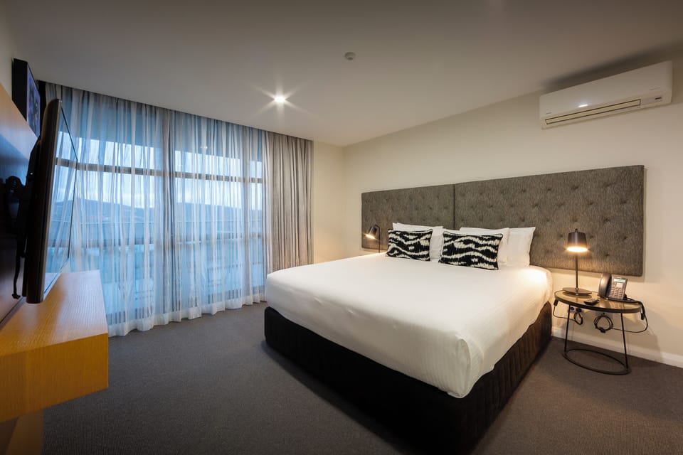 Premium bedding, in-room safe, individually decorated