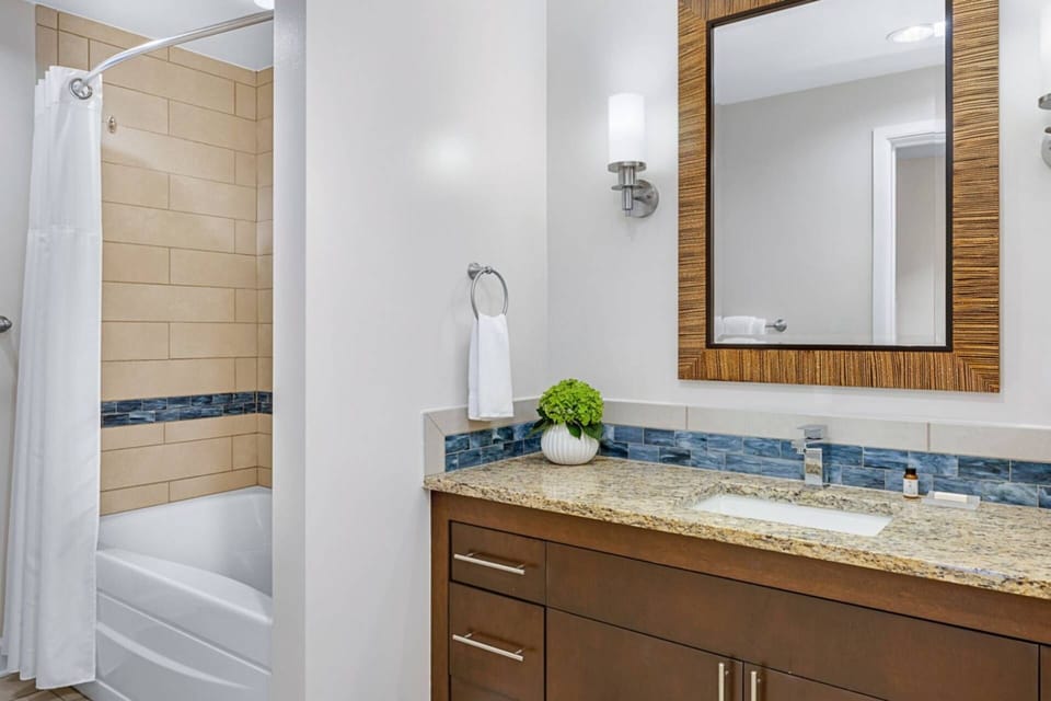 Guest Bath.