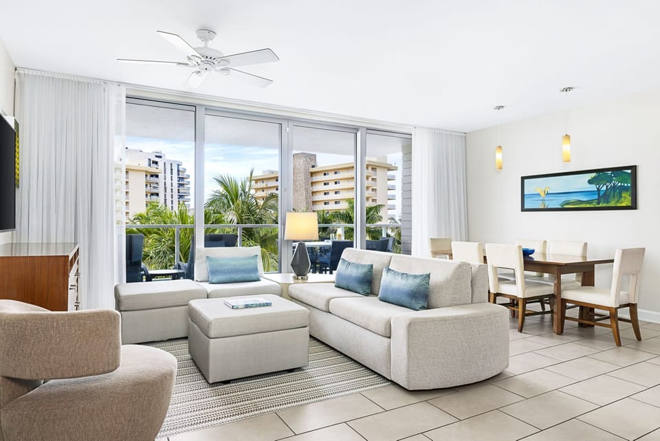 Pool View Living Room (Floor Location Assigned At Check-in)..