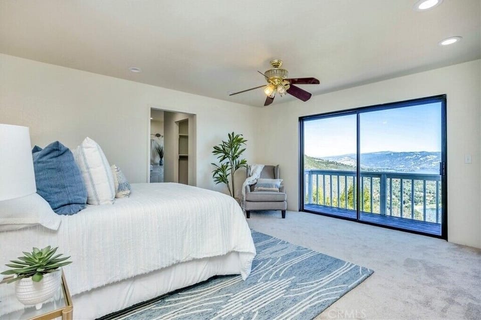 Romantic master bedroom with king bed. (2nd floor)