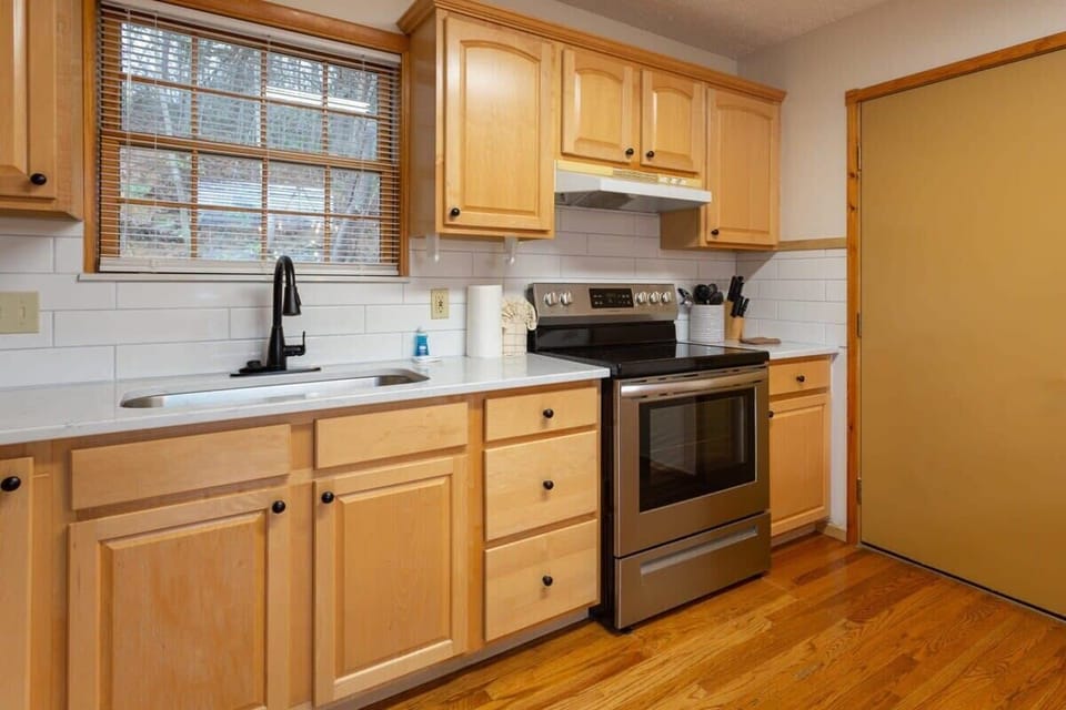 Kitchen Side View!