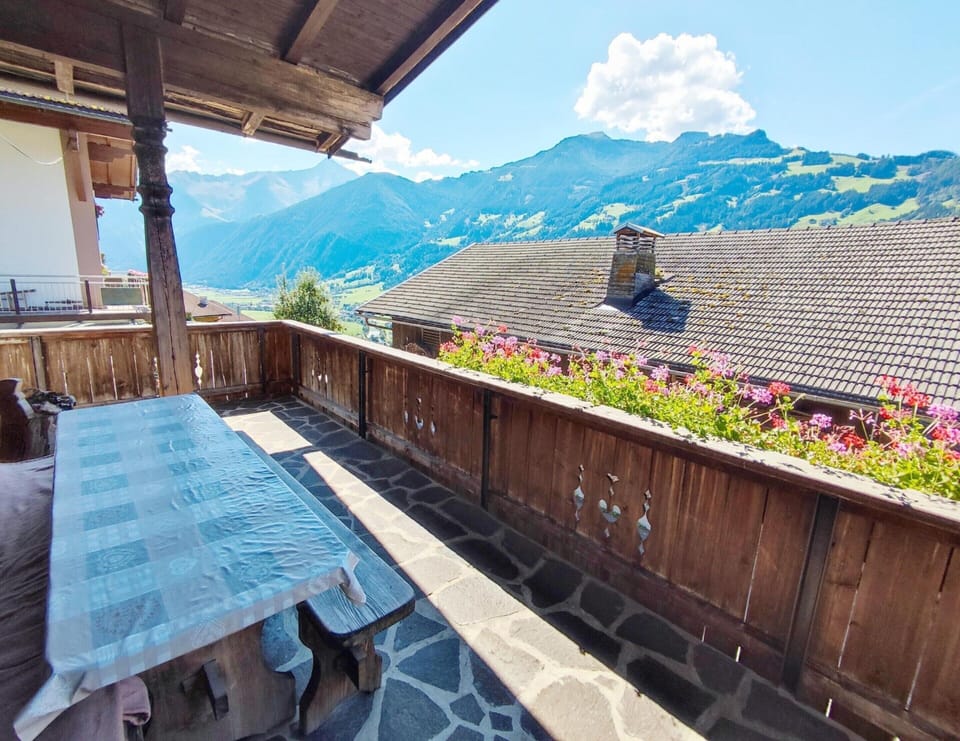 House | Balcony