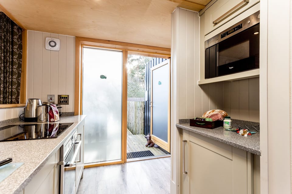 Cottage | Private kitchen | Fridge, dishwasher, electric kettle, toaster