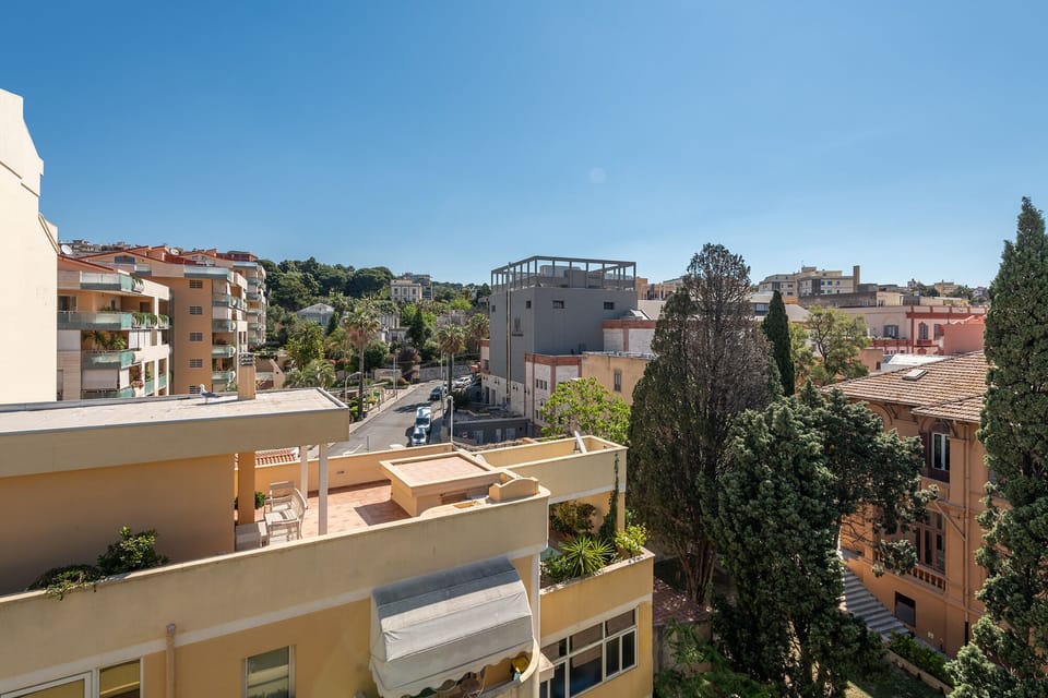 Deluxe Room, 1 Queen Bed, City View | Egyptian cotton sheets, premium bedding, memory foam beds