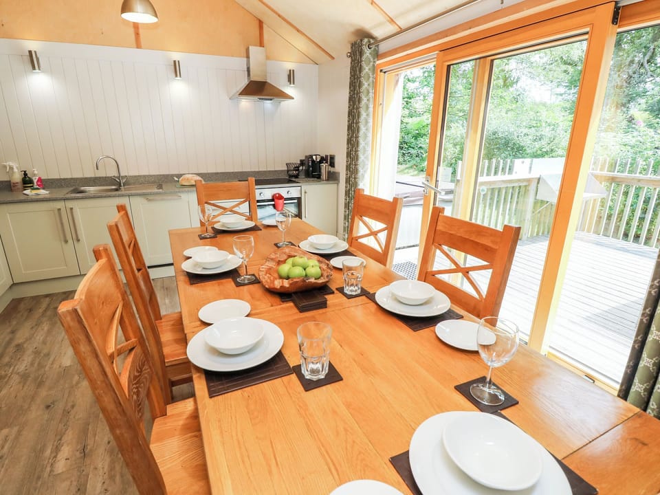 Cottage | Dining