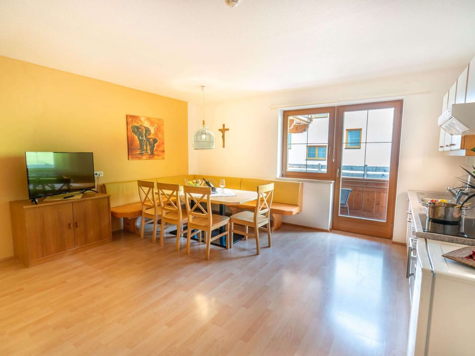 Apartment | Dining