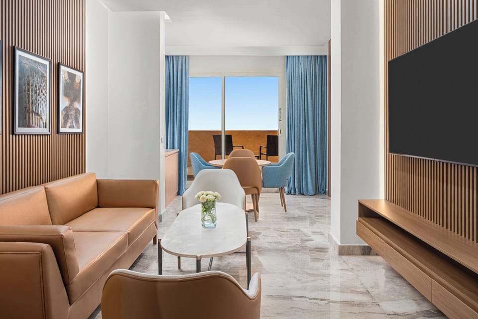 Premium Executive Suite | Living area