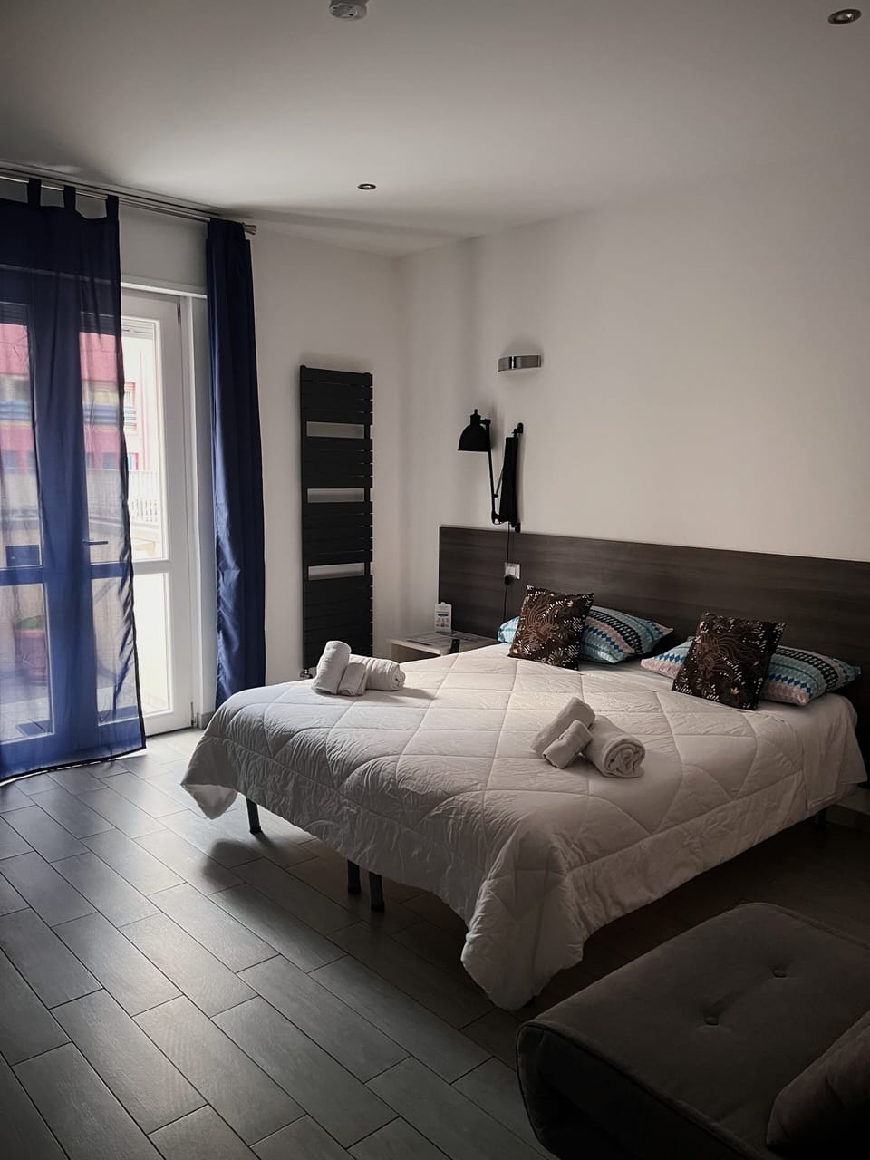 Standard Room, 1 Double Bed | In-room safe, desk, soundproofing, cribs/infant beds