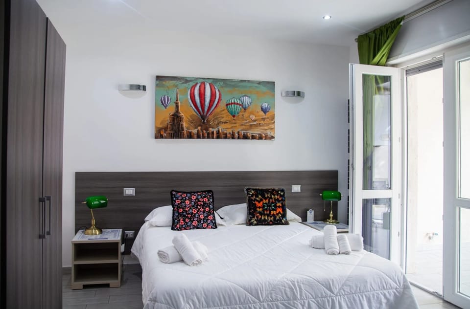 Standard Room, 1 Double Bed | In-room safe, desk, soundproofing, cribs/infant beds