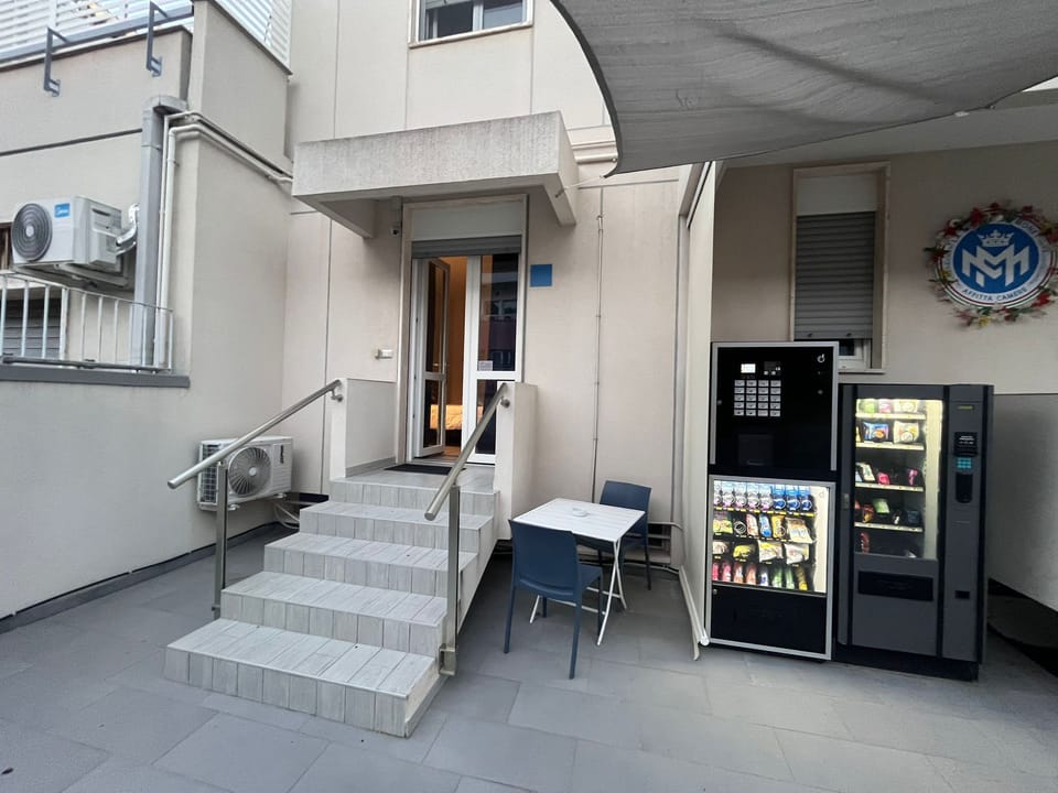 Standard Room, 1 Double Bed | In-room safe, desk, soundproofing, cribs (surcharge)