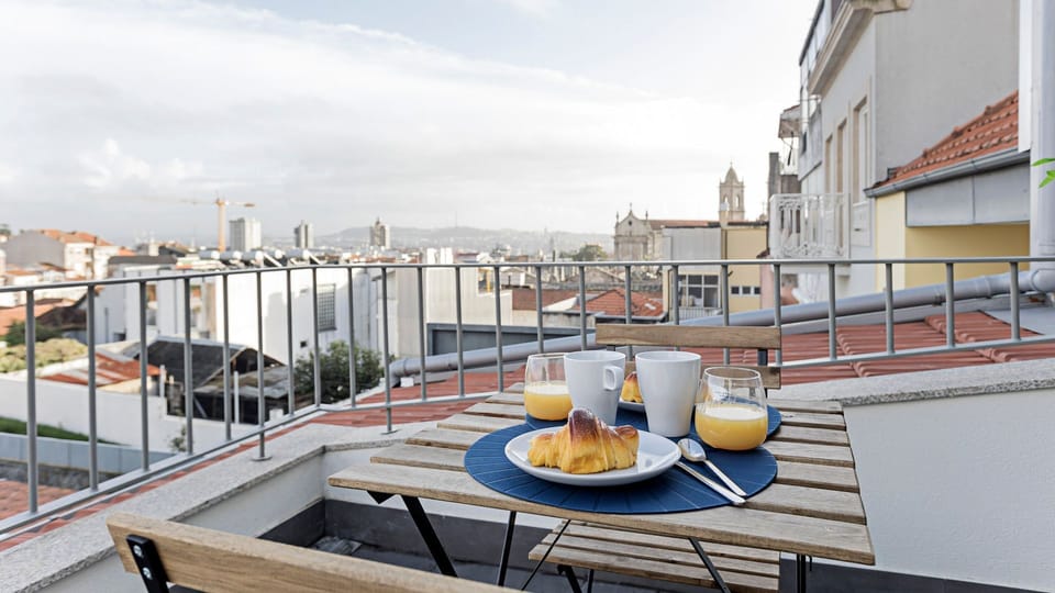 Start your day with a memorable breakfast on your private balcony, enjoying fresh pastries and coffee while soaking in the expansive city skyline views. This serene outdoor space provides a perfect retreat to unwind and observe the vibrant urban landscape