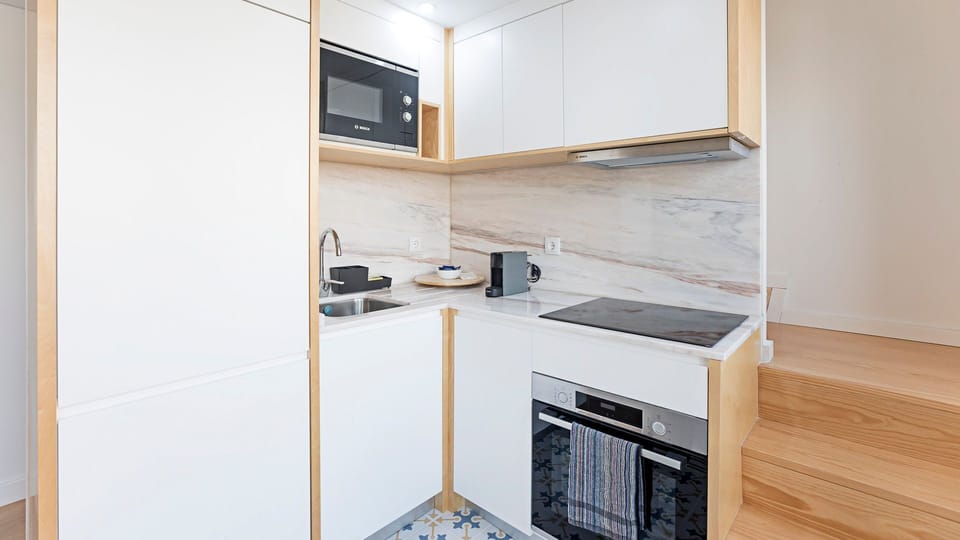 Modern, fully equipped kitchen designed for easy cooking and relaxed dining at home.

#kitchen #fullyequipped #modernliving #lovelystay