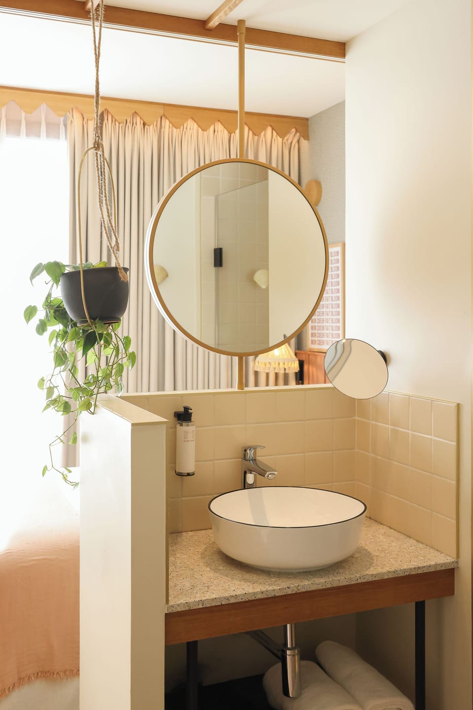Standard Single Room, 1 Twin Bed (Single Room) | Bathroom | Shower, hair dryer, bathrobes, towels